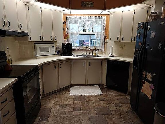 3rd image of 915 Larkfield Dr