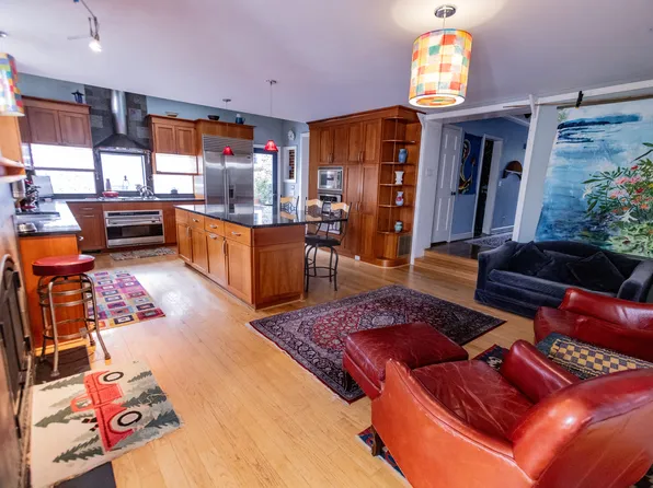 3361 Stephenson Pl NW, Washington, DC 20015