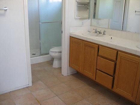 5th image of 15243 Normandy Ln