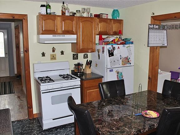 4th image of 35 East Ave
