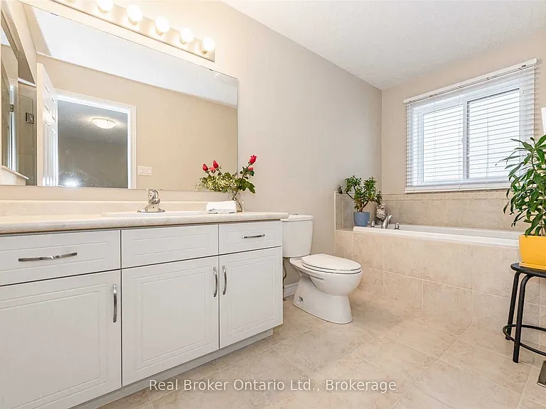 72 Mussen St — Photo 21