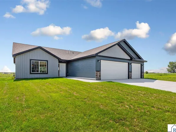 812 Pond View Dr, Arlington, MN 55307