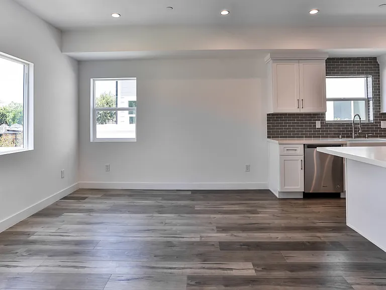 3946 S Budlong Ave #1/2 — Photo 8