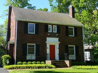 2922 Scarborough Rd, Cleveland Heights, OH 44118