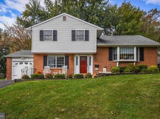 442 Sunset Dr, Southampton, PA 18966
