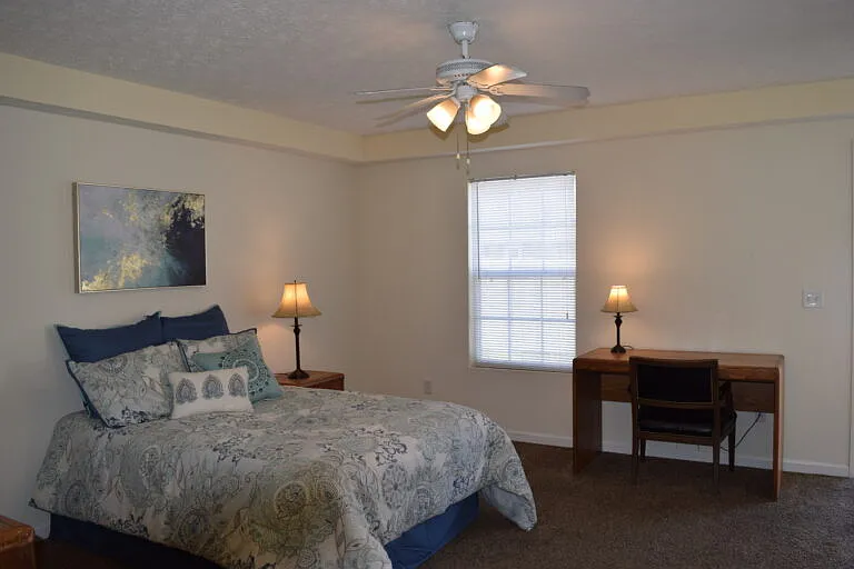 University Pointe Apartments — Photo 4