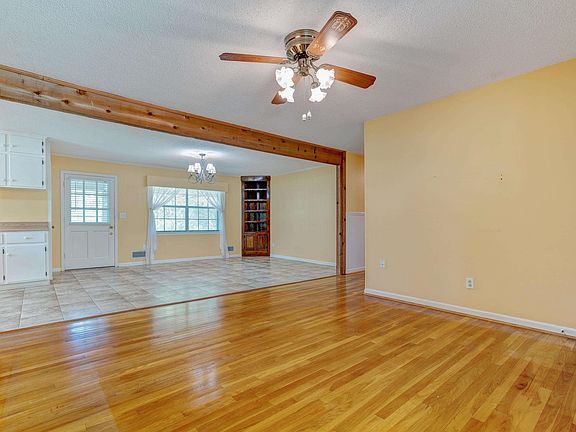 5th image of 4950 Holly Ln