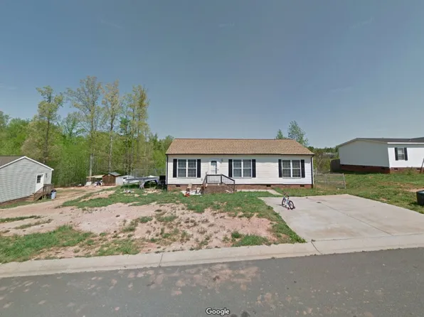 1180 Peppertree Dr, Mount Holly, NC 28120