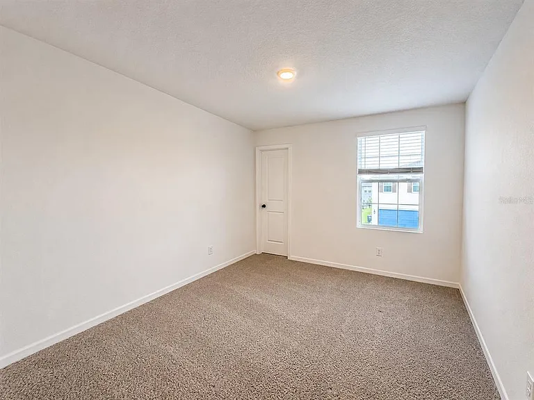 2074 Derwent Dr — Photo 8