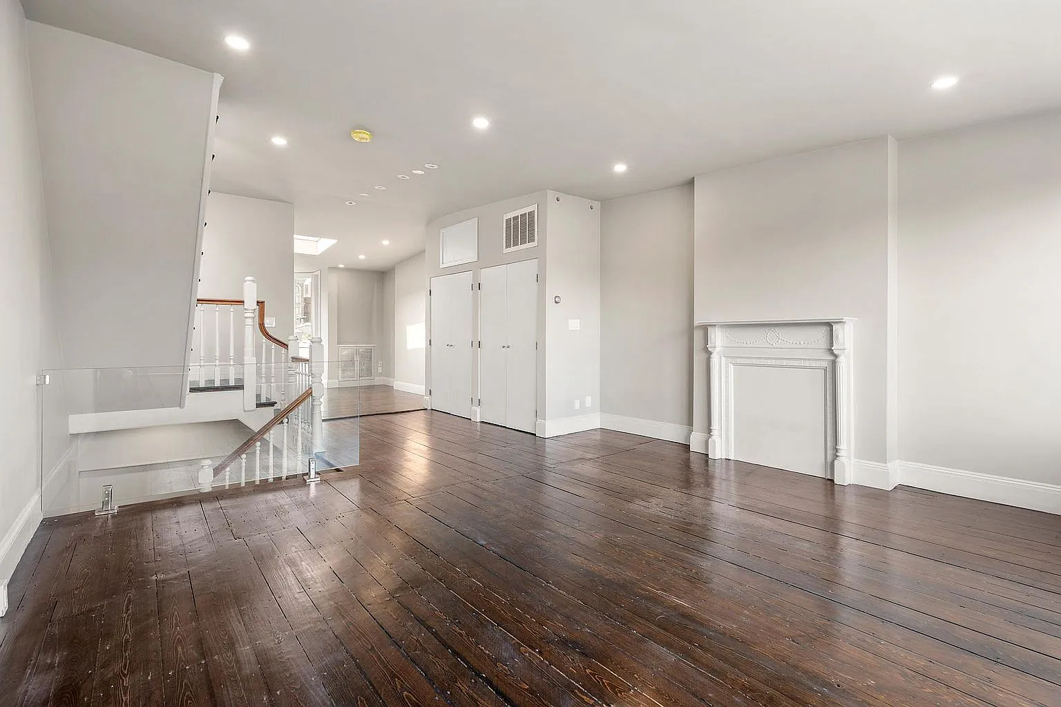 3 bed, 2100 sqft, $8,100 — Photo 2