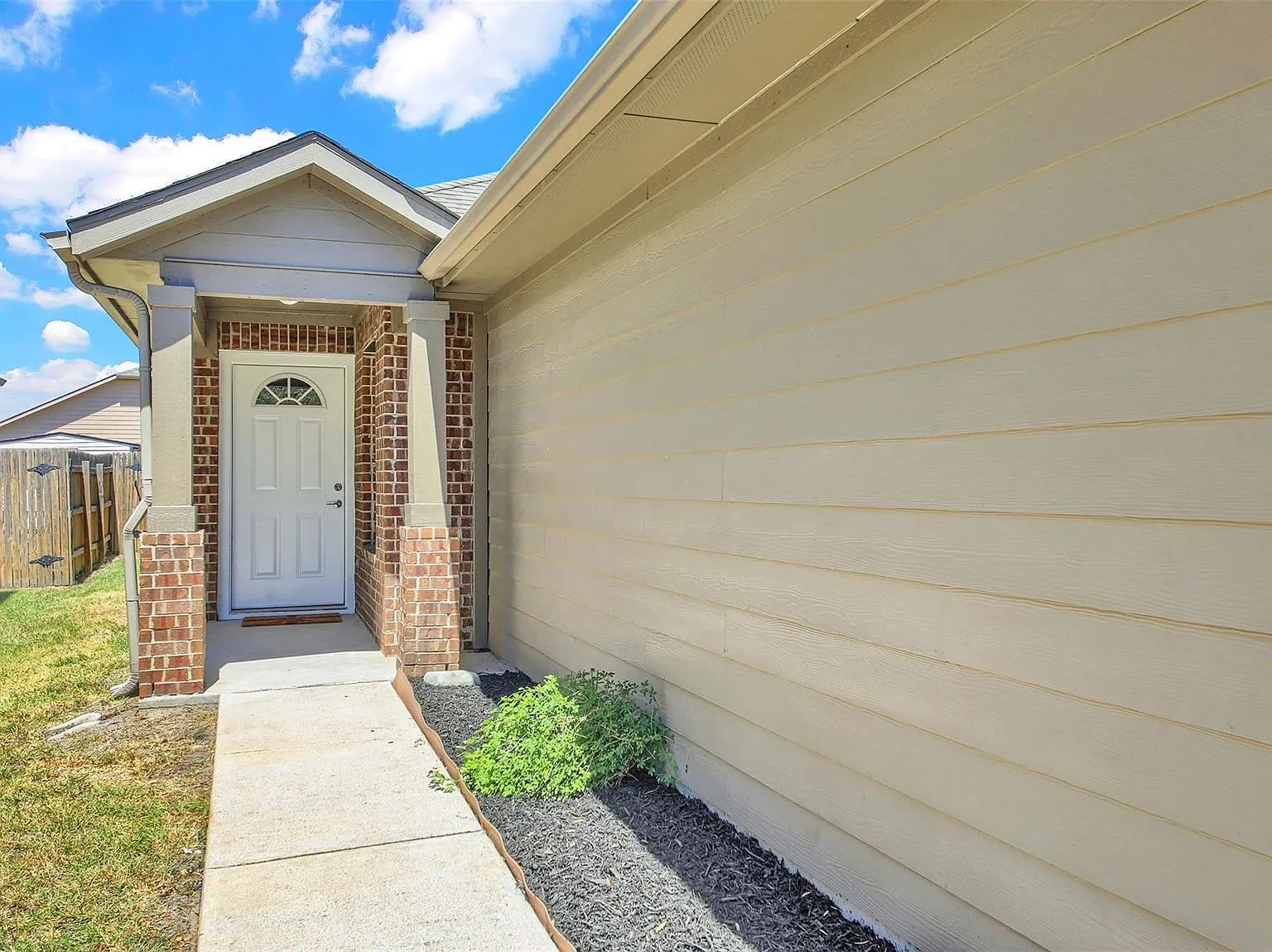 4 bed, 2.0 bath, 1735 sqft, $1,895 — Photo 3