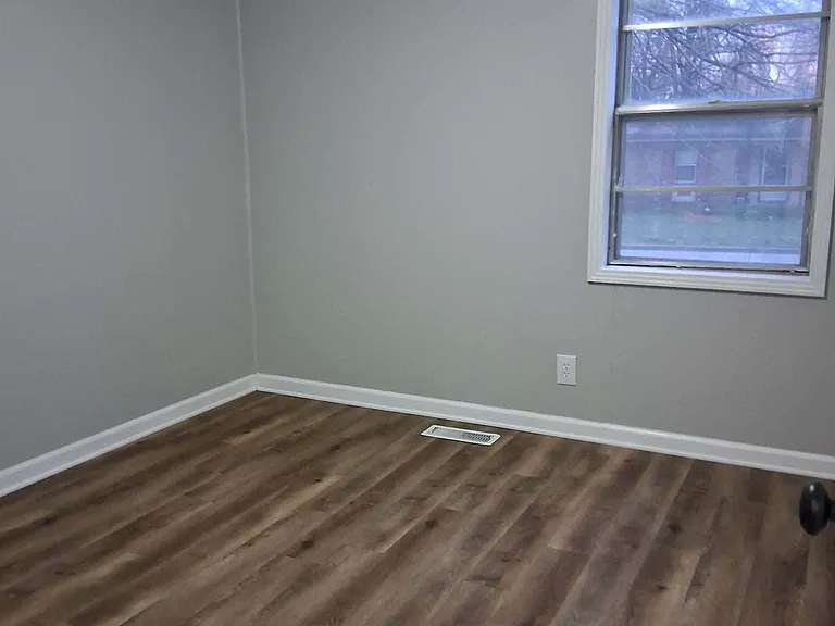 1103 Berrywood Ave — Photo 8