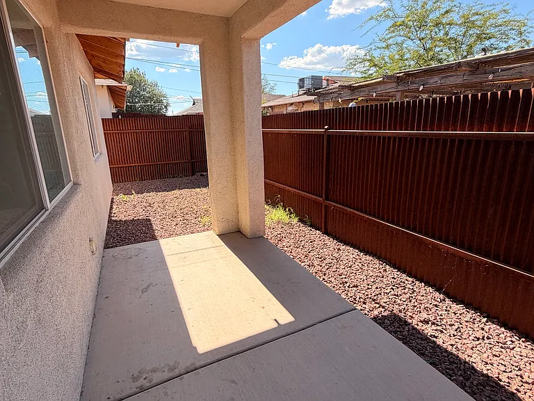 830 E 8th St #2 — Photo 33