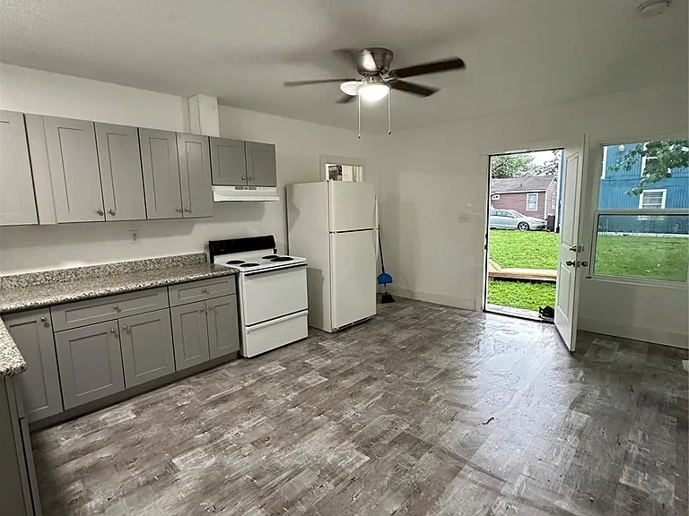 1405 Miles St — Photo 2