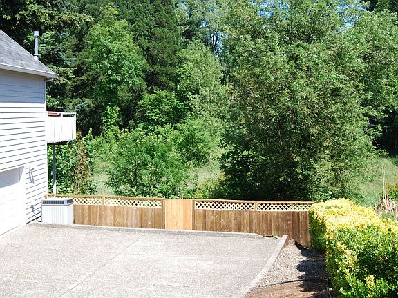 4th image of 390 SE 21st Pl