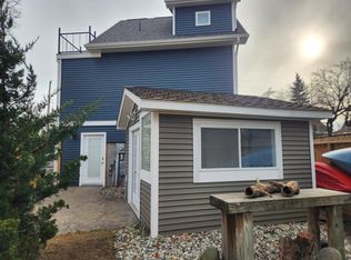 609 2nd St, Traverse City, MI 49684
