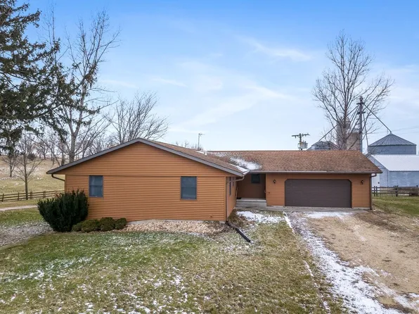 3178 N Berlin School Rd, Ridott, IL 61067