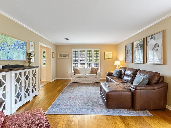 4th image of 205 Southampton Rd