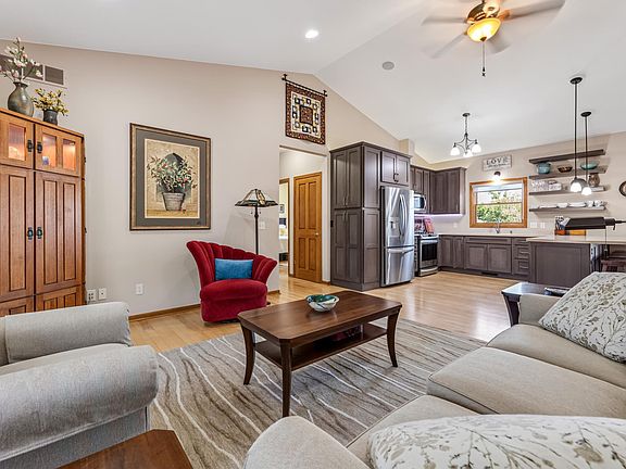 5th image of 329 2nd St E