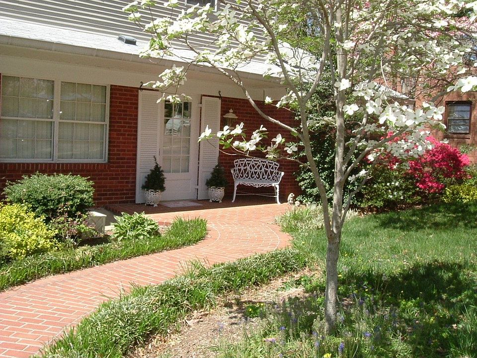 3438 Brick Walk+Dogwood