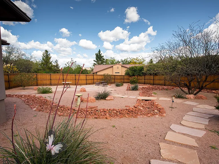 560 Rodeo Rd — Photo 10