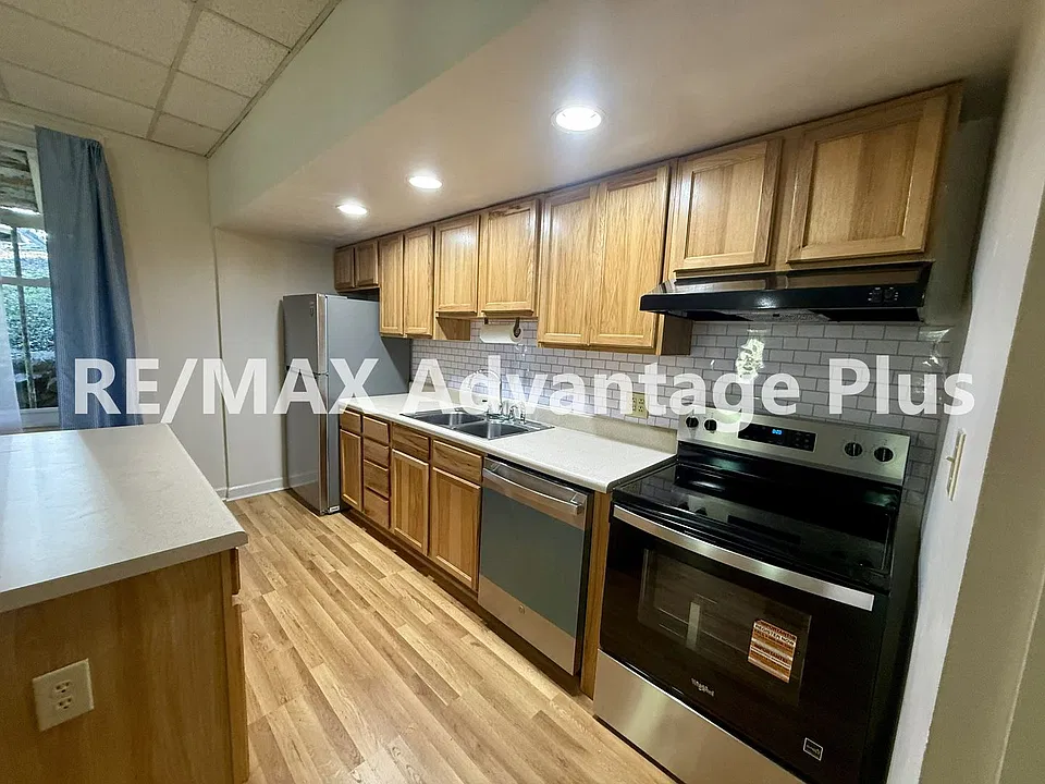 105 N Bridge St
