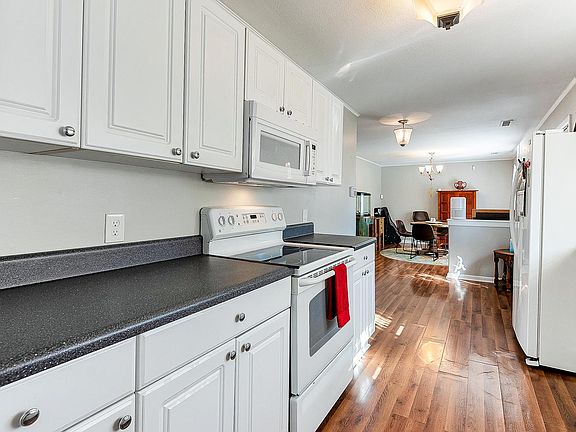 5th image of 5532 Odessa Dr