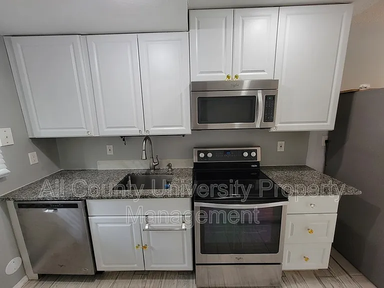 703 SW 75th St #101 — Photo 3