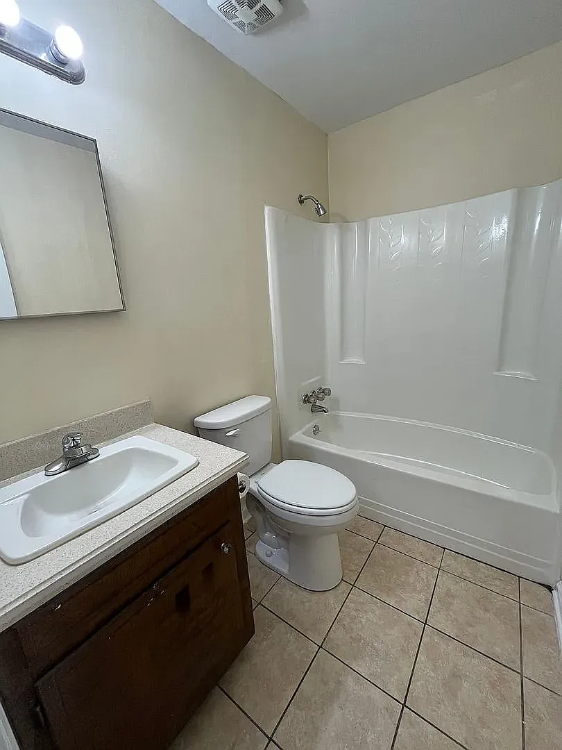 2 bed, 1000 sqft, $1,600 — Photo 4