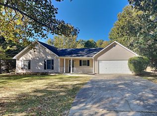 147 Crest Pointe Ct, Auburn, GA 30011