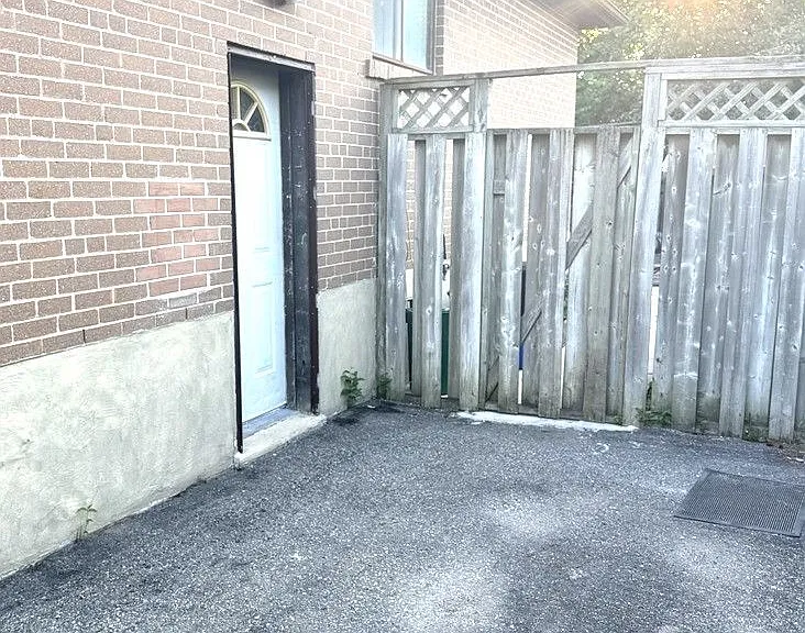 868 Chapleau Dr #BASEMENT — Photo 2