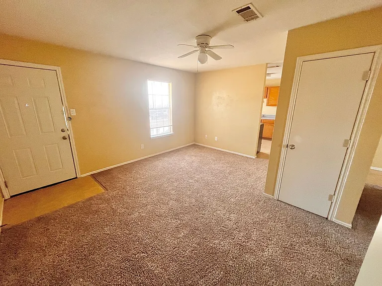 1703 Benttree Dr #C — Photo 4