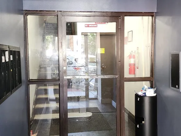 1614 Summit Avenue image 2 of 16