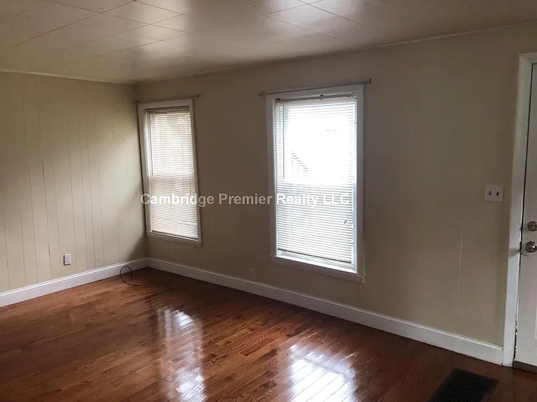 85R Glen St — Photo 16