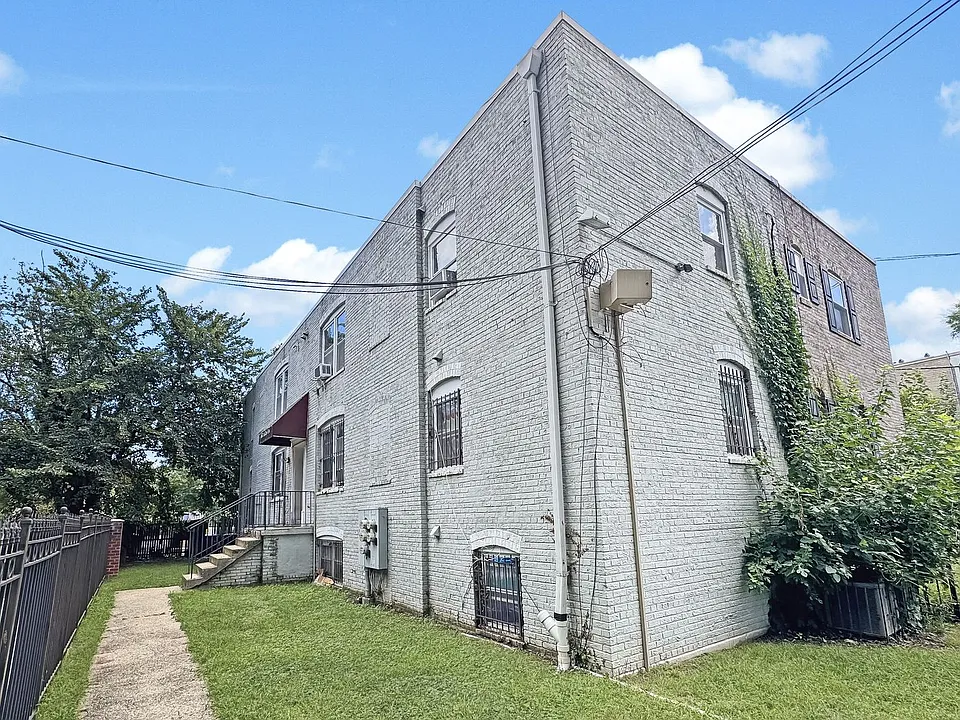 4330 Halley Ter SE #102
