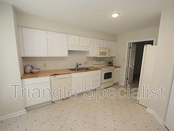 5th image of 112 Mossbark Ln