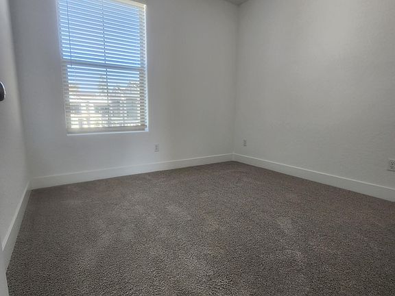 4th image of 586 W Mahogany Ln