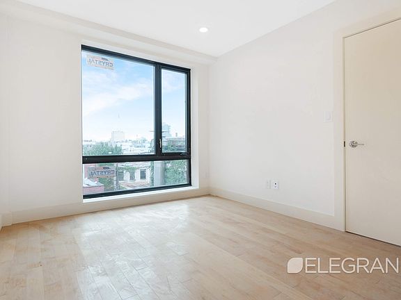 5th image of 2301 41st Ave APT 4A