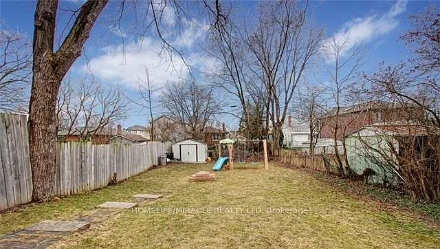 1058 Alexandra Ave W #UPPER — Photo 8