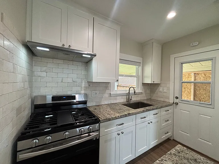 1225 Buenos Ave — Photo 6