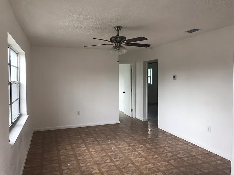 440 NW 13th St — Photo 2