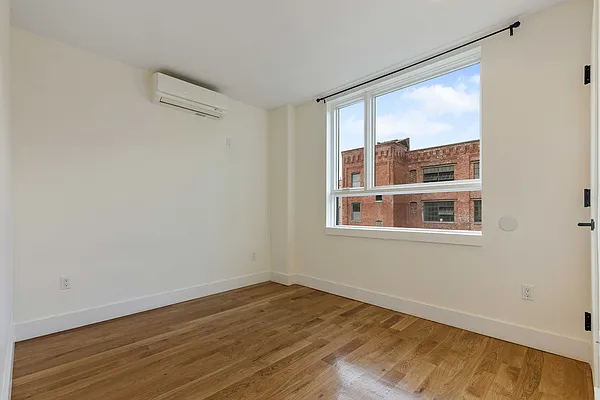 Bedroom, photo 1