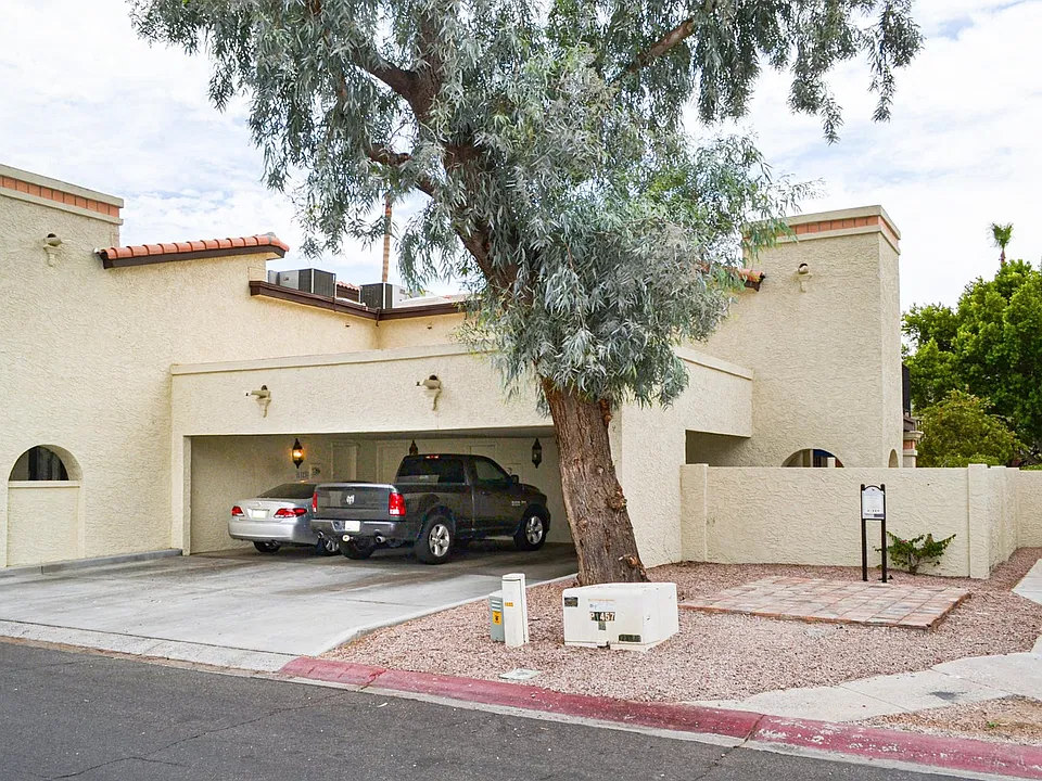 5023 E Siesta Dr