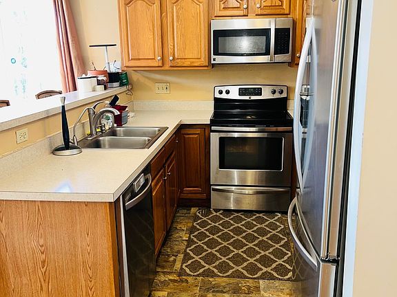 4th image of 220 Hawthorne Village Ct