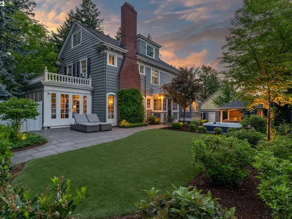 156 SE Cesar E Chavez Blvd, Portland, OR 97214