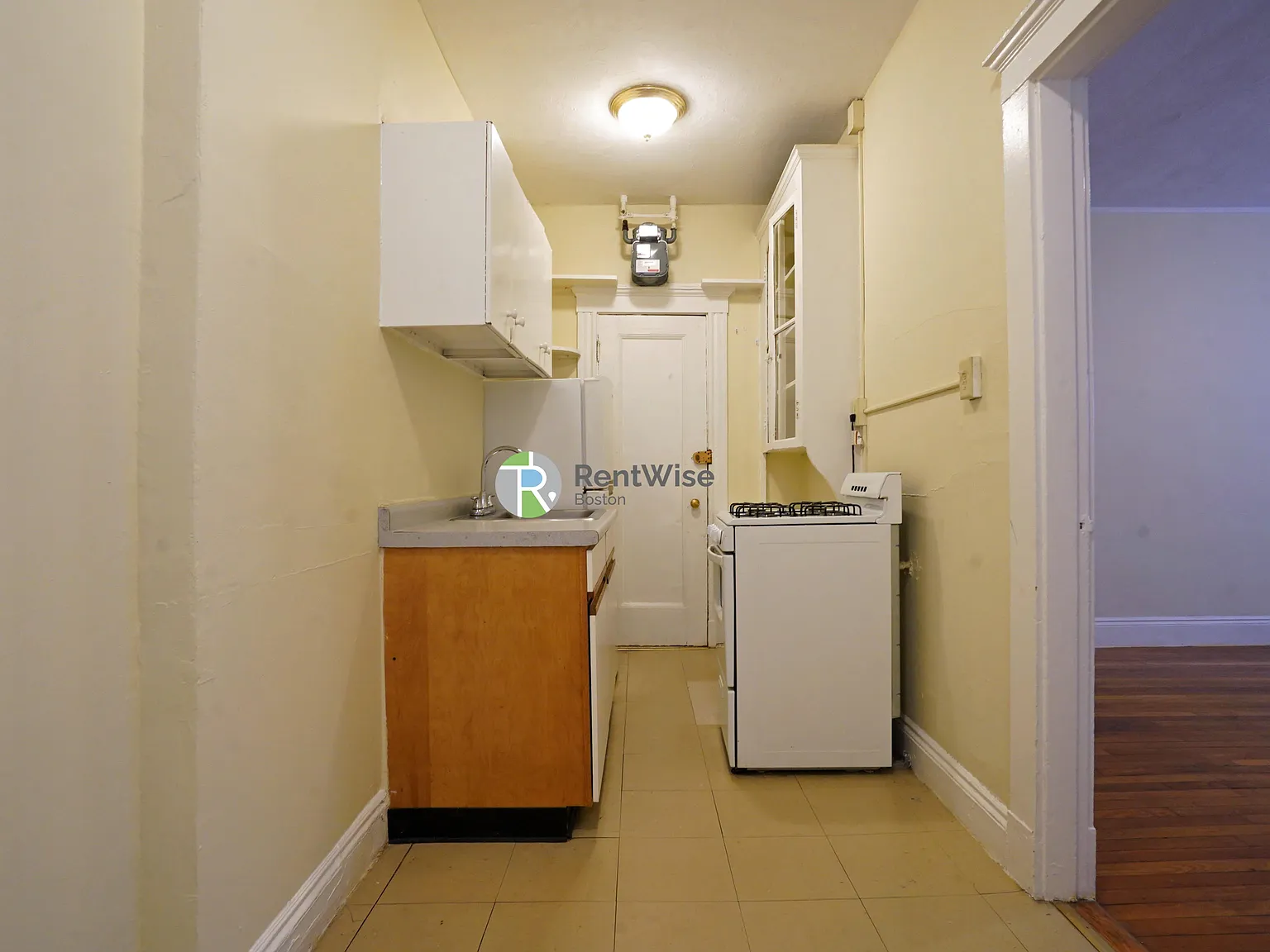 220 Kelton ST — Photo 4