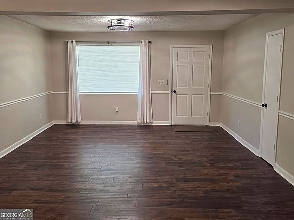 4th image of 440 Pecan Ln