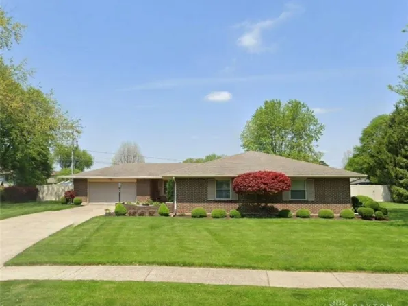 316 Beechgrove Dr, Englewood, OH 45322