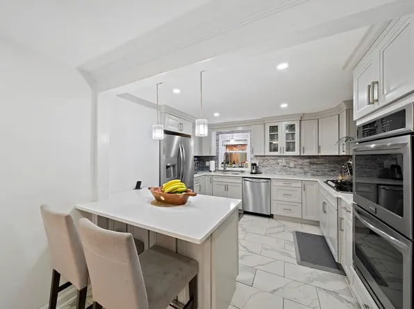 105 Cross St, Randolph, MA 02368