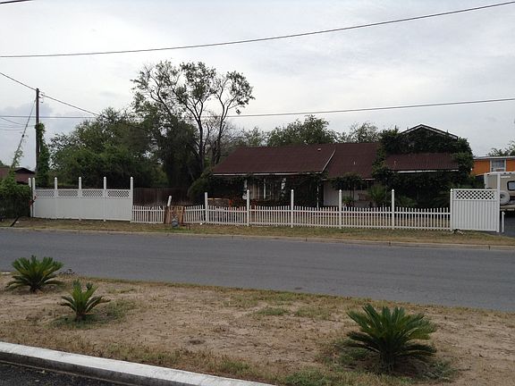 4th image of 808 E Cedar Ave